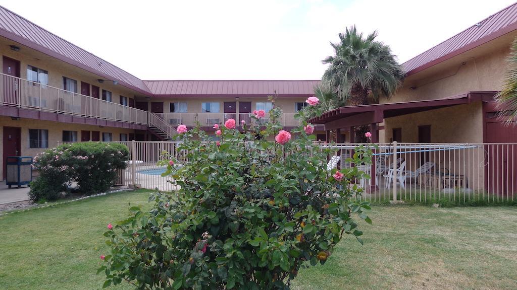 Knights Inn Phoenix At N Black Canyon Hwy Екстериор снимка