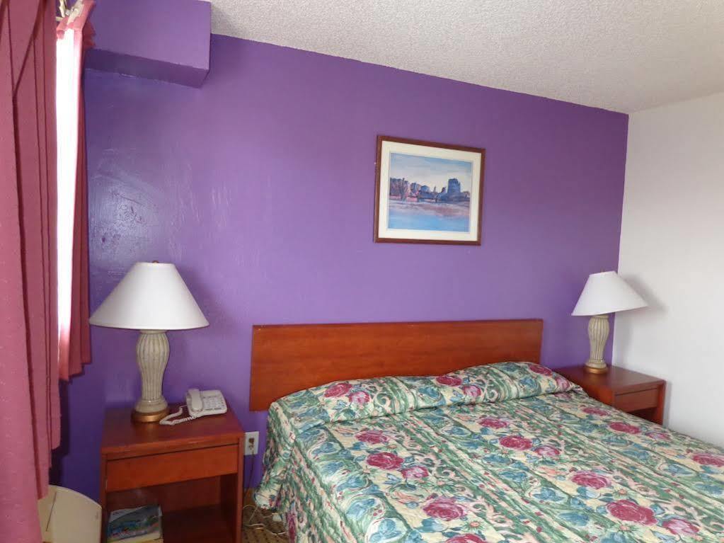 Knights Inn Phoenix At N Black Canyon Hwy Екстериор снимка